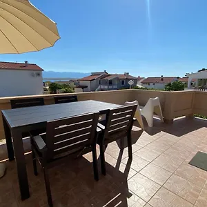 beachfront-apartment-vir.hotelinzadar.com/